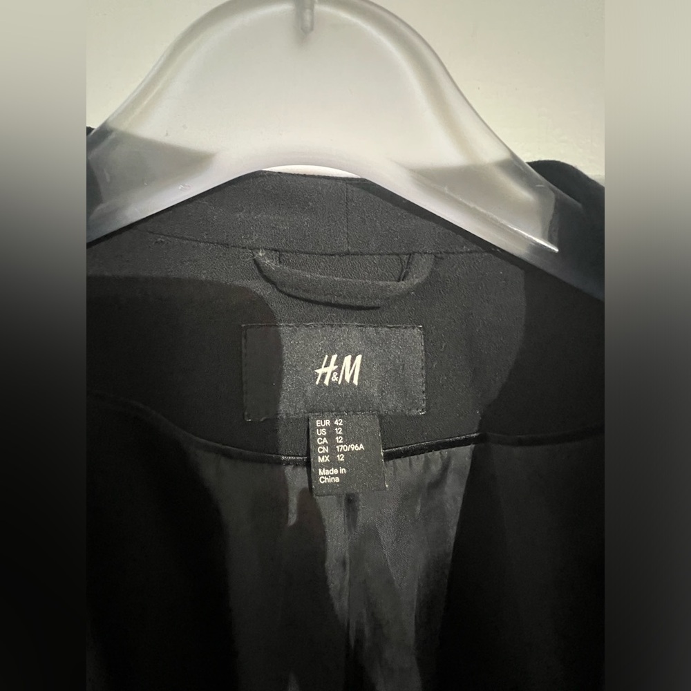 H&M embellished shoulder blazer - Picture 2 of 4